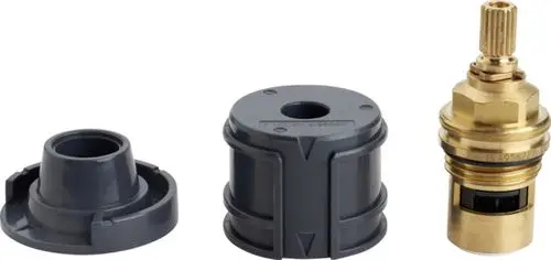 Keramische Armaturenteile von Ideal Standard, bestehend aus einem Gehäuse und einer Kartusche, geeignet für Wasserinstallationen.